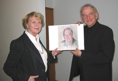 Вигдис Финнбогадоттир и Лейф Ульссон с портретом Тумаса Транстрёмера